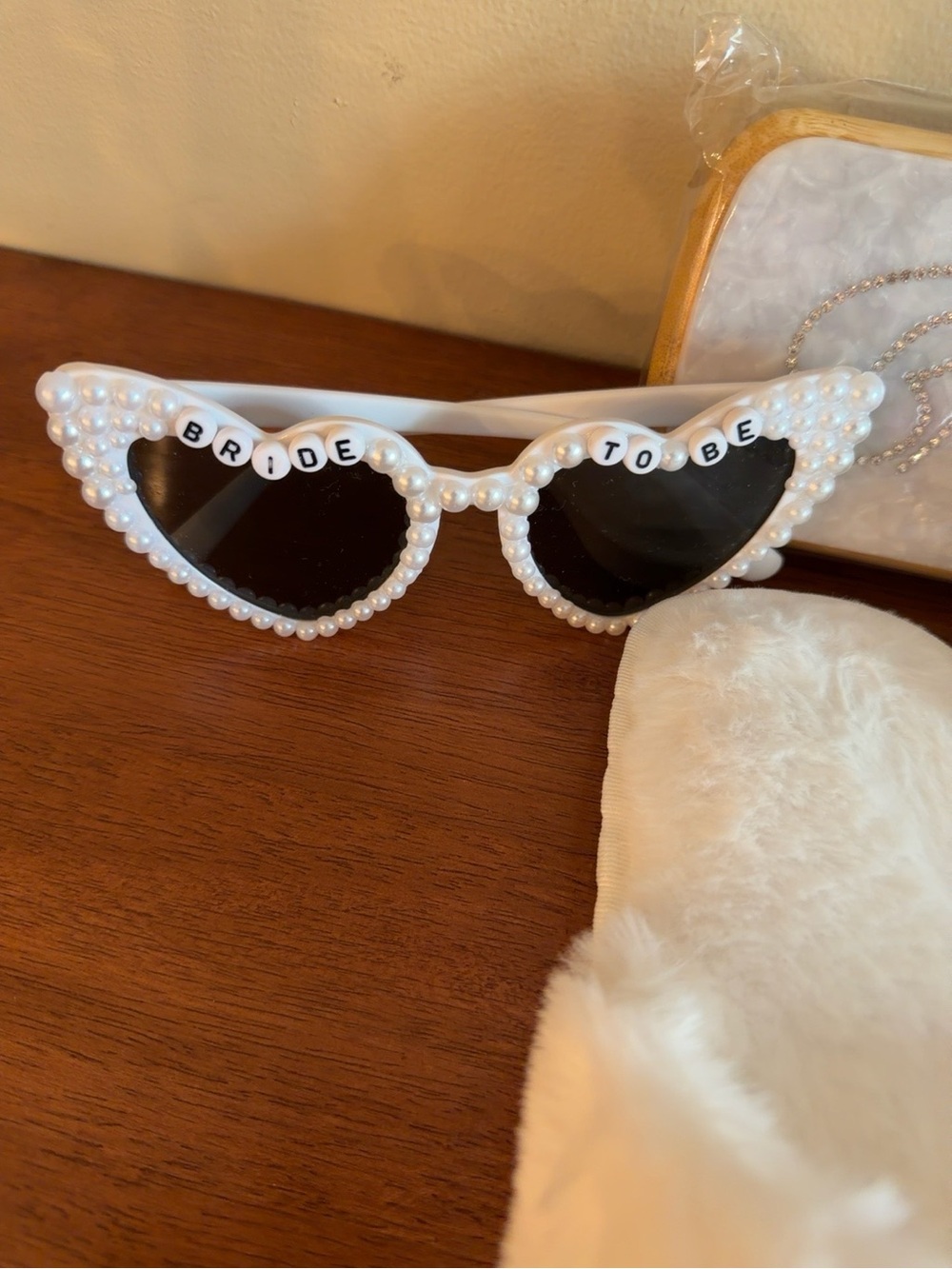Bride Gift Set: Bridal Shower/Bachelorette Bundle Slippers Clutch Sunglasses New - Picture 4 of 4